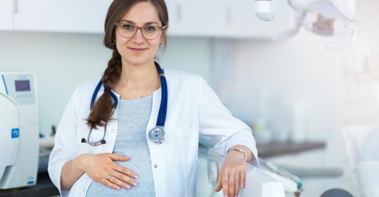 Gravid helsearbeider