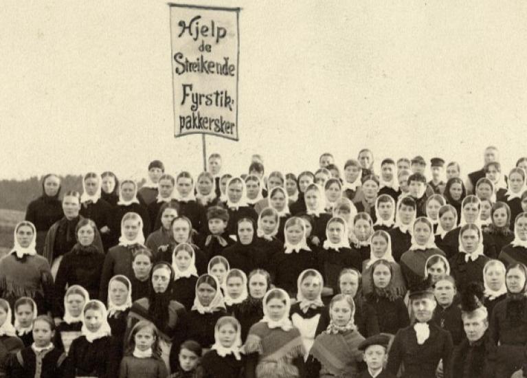 Svart-hvitt foto av fyrstikkarbeiderstreiken