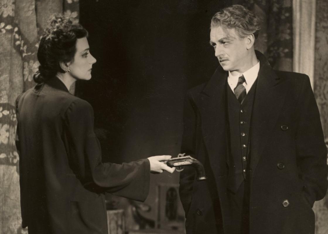 Lillebil Ibsen og Ola Isene i Hedda Gabler på Det nye teateret i 1943.