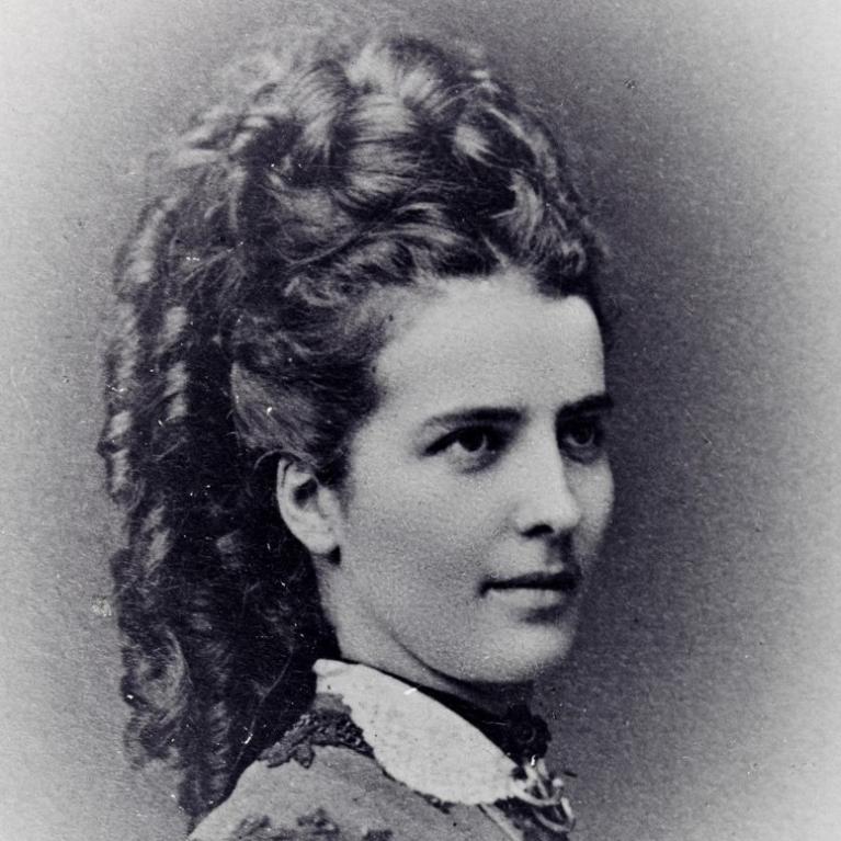 Foto av Amalie Skram fra 1874 Foto av Amalie Skram fra 1874