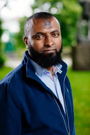 Universitetene gjør lite for å inkludere flyktninger i høyere utdanning, mener Juhar Yasin Abamosa, førstemanuensis ved HINN. (Foto: Bergens Næringsråd) 